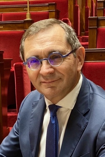 découvrez le rôle essentiel de l'huissier de justice en france : un professionnel du droit qui intervient dans les contentieux, les recouvrements et les constats. informez-vous sur ses missions, ses compétences et comment il peut vous accompagner dans vos démarches juridiques.