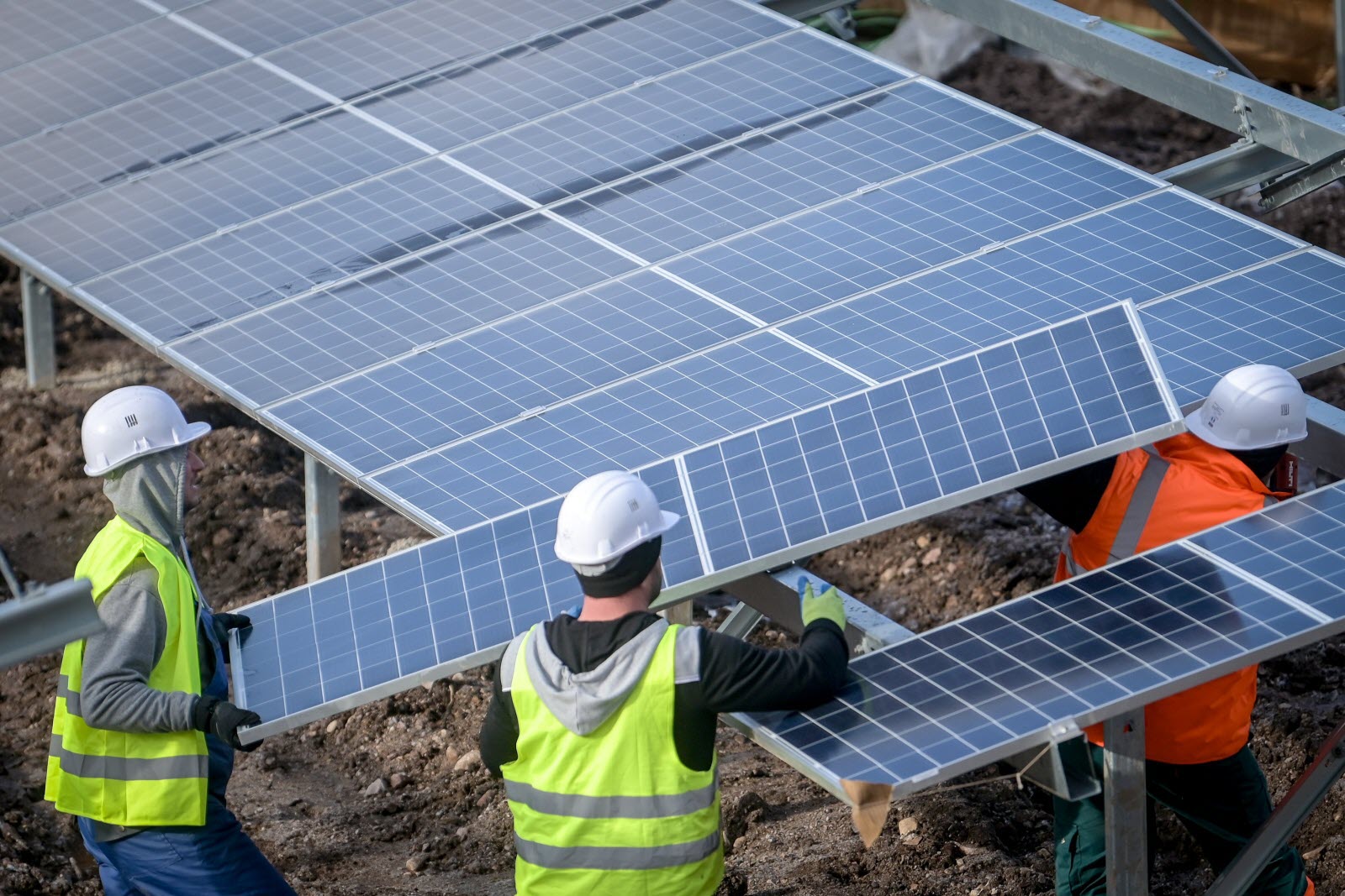 découvrez l'impact économique des panneaux photovoltaïques sur les marchés locaux et nationaux. analyse des coûts, des bénéfices, et des opportunités d'investissement qui transforment le secteur de l'énergie tout en favorisant une transition vers des sources renouvelables durables.