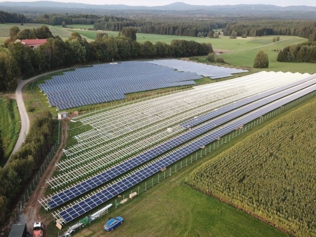 découvrez l'impact photovoltaïque sur l'environnement et l'économie. apprenez comment l'énergie solaire transforme notre approche de l'électricité, réduit les émissions de carbone et favorise une transition énergétique durable.