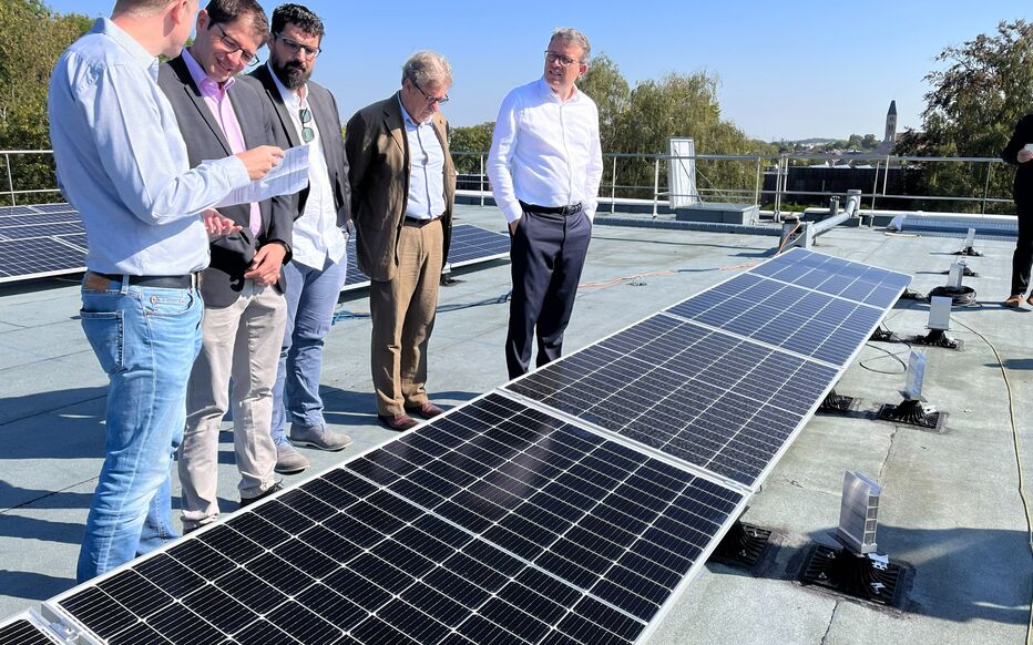 découvrez comment le photovoltaïque peut réduire votre facture d'électricité. explorez les avantages économiques et environnementaux de l'énergie solaire et transformez vos coûts énergétiques en économies durables.