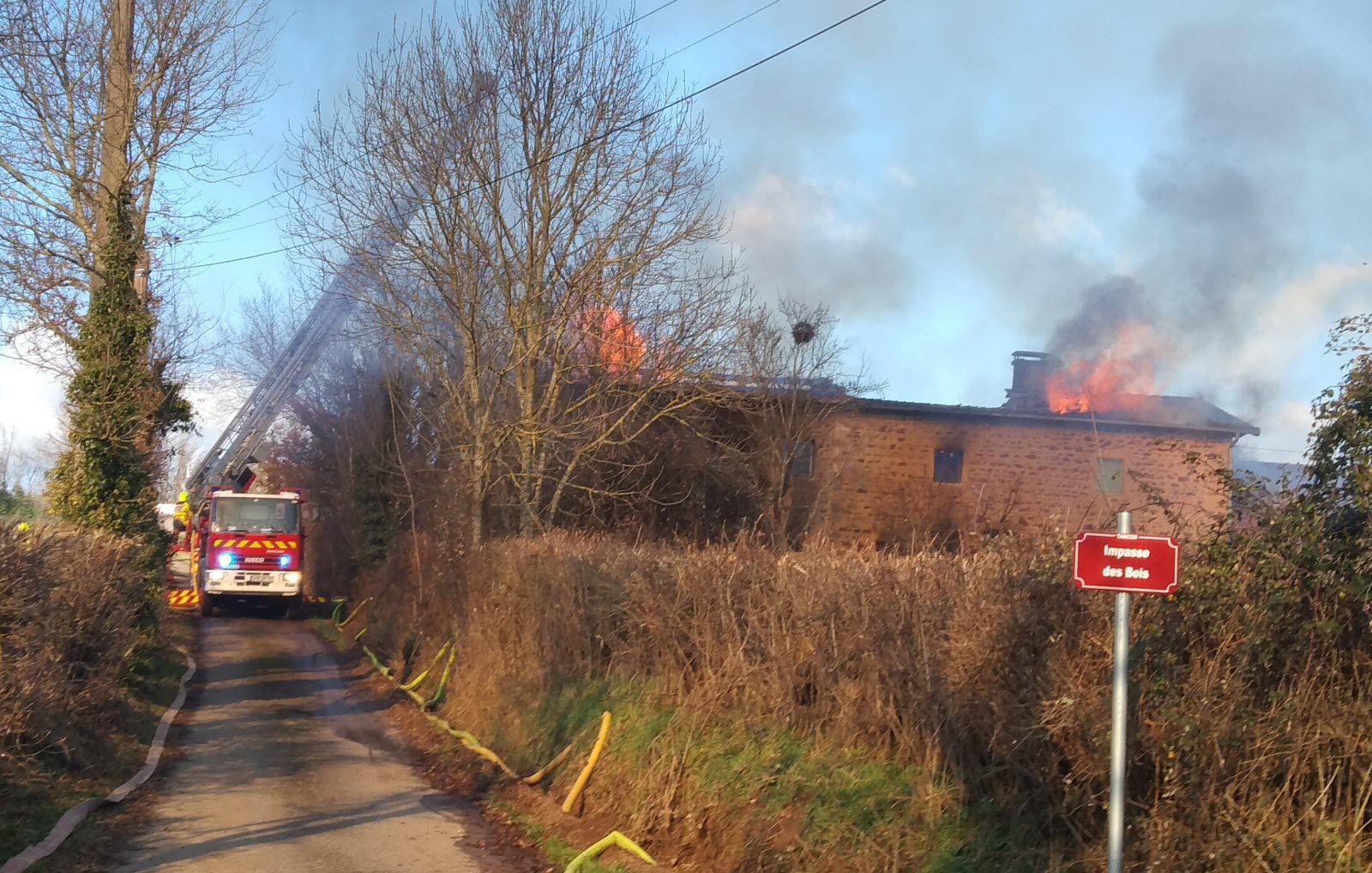 découvrez les causes, les conséquences et les mesures de prévention des incendies. informez-vous sur les méthodes de lutte contre le feu et la sécurité incendie pour protéger votre famille et vos biens.