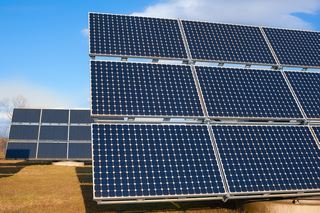 découvrez l'importance de l'inclinaison des panneaux photovoltaïques pour optimiser leur performance. apprenez comment choisir l'angle idéal pour maximiser la production d'énergie solaire selon votre emplacement et les saisons.