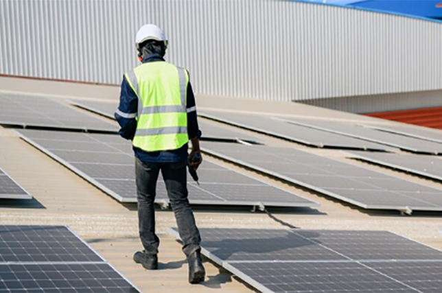 optez pour une énergie propre et durable avec nos installateurs photovoltaïques à bordeaux. profitez de notre expertise pour transformer votre toit en une source d'énergie renouvelable et diminuer vos factures d'électricité. contactez-nous pour une étude personnalisée!