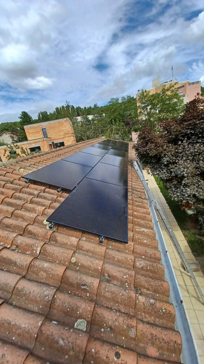 découvrez nos services d'installation sunpower, experts en systèmes solaires photovoltaïques. profitez d'énergies renouvelables performantes et économiques, tout en bénéficiant d'une équipe qualifiée pour une installation rapide et efficace de vos panneaux solaires.