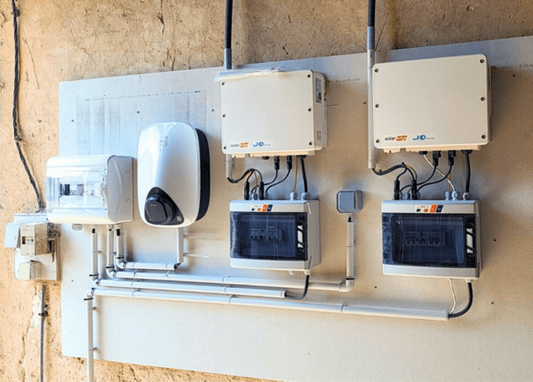 découvrez notre service d'installation d'onduleurs pour assurer une alimentation électrique fiable et continue. profitez d'une expertise professionnelle pour protéger vos équipements et garantir leur fonctionnement même en cas de coupure de courant.