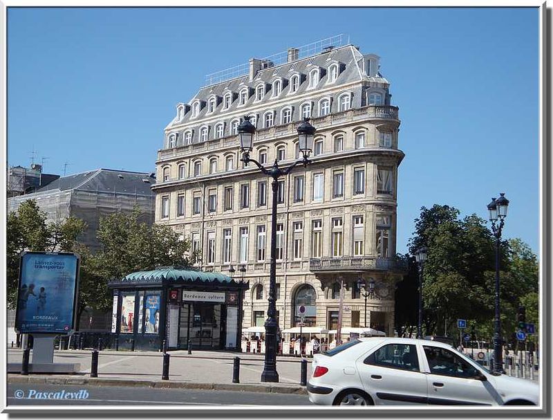 découvrez jpme bdx, votre plateforme dédiée aux jeunes professionnels bordelais. accédez à des conseils, des événements networking et des ressources pour booster votre carrière et échanger avec d'autres talents de la région. rejoignez-nous pour élargir votre réseau et développer vos compétences dans un environnement dynamique.