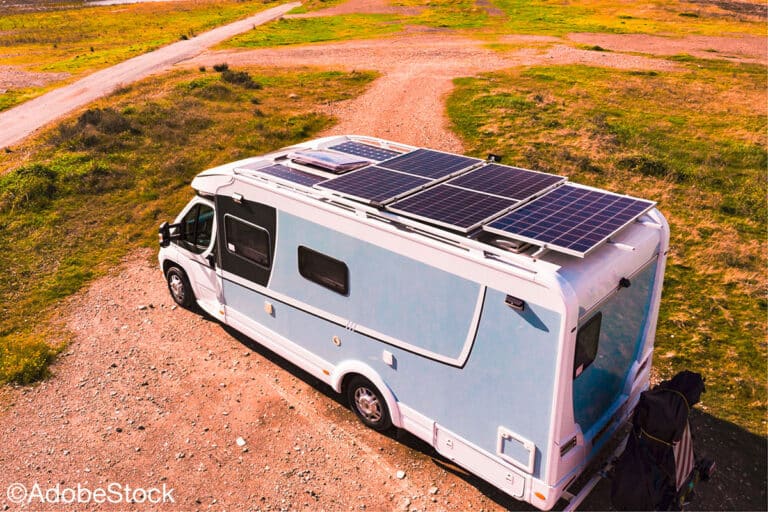 découvrez notre kit solaire camping car 220v, la solution idéale pour alimenter vos appareils électriques en toute autonomie lors de vos voyages. profitez d'une énergie propre et gratuite où que vous soyez, tout en garantissant confort et praticité. parfait pour les aventuriers et les passionnés de camping!