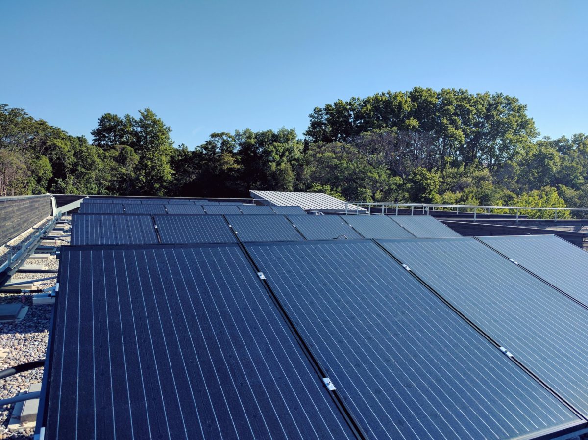 découvrez le kit solaire dualsun, une solution innovante et écologique pour produire votre propre énergie. optimisez votre consommation d'électricité tout en réduisant votre impact environnemental grâce à cette technologie hybride qui combine production d'électricité et d'eau chaude. idéal pour les foyers soucieux de leur empreinte carbone, ce kit vous permettra de faire des économies tout en contribuant à la transition énergétique.