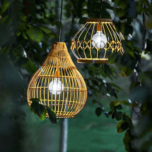 découvrez notre sélection de lampes solaires, idéales pour illuminer votre jardin tout en respectant l'environnement. écologiques et économiques, nos lampes se rechargent grâce à l'énergie du soleil, offrant une lumière douce et chaleureuse pour vos soirées en extérieur. parfaites pour créer une ambiance conviviale, elles allient fonctionnalité et design.