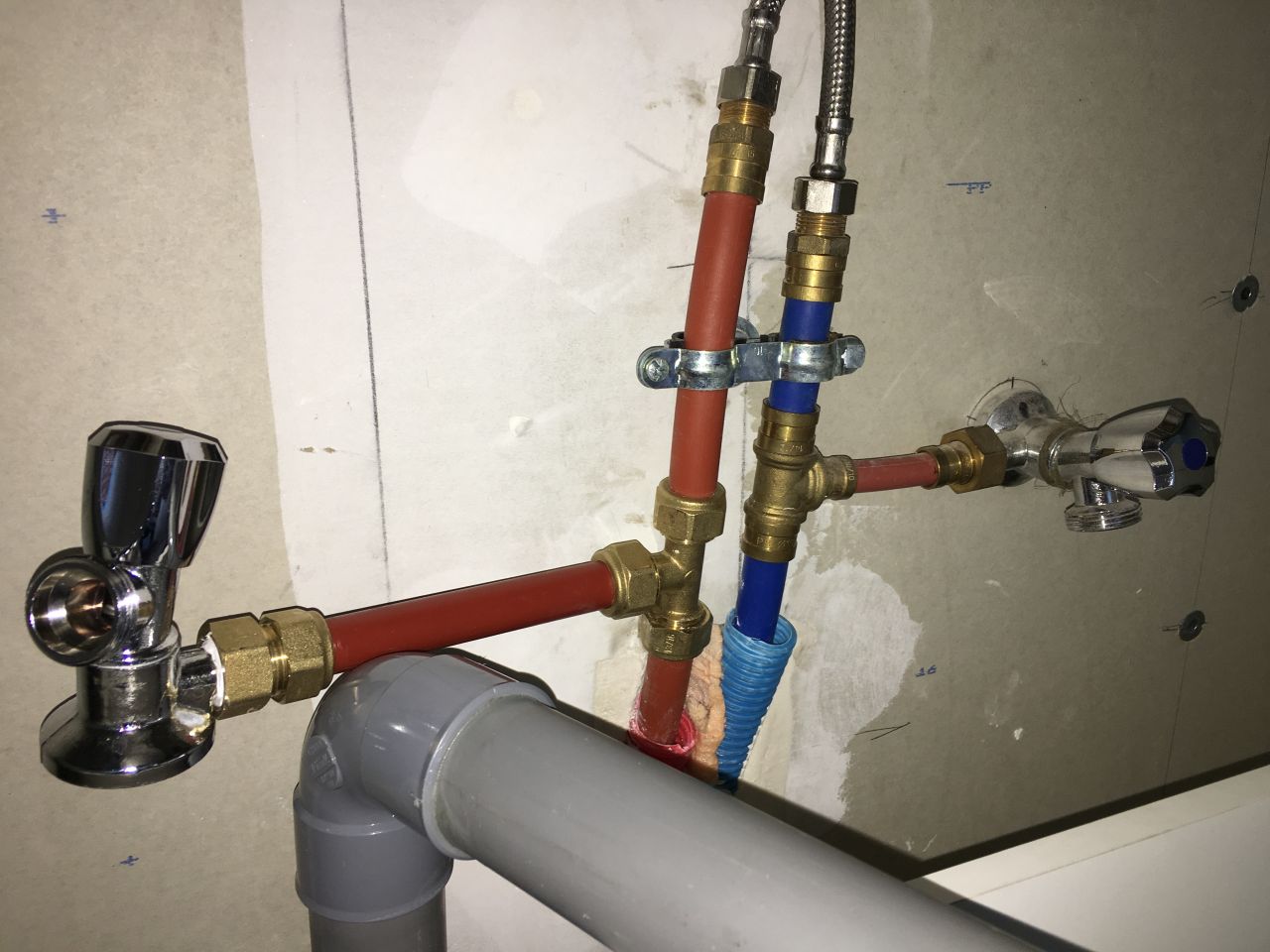 découvrez comment un lave-vaisselle à eau chaude améliore l'efficacité de votre nettoyage tout en garantissant des résultats impeccables pour vos vaisselles. profitez d'une technologie avancée qui allie performance et économies d'énergie.