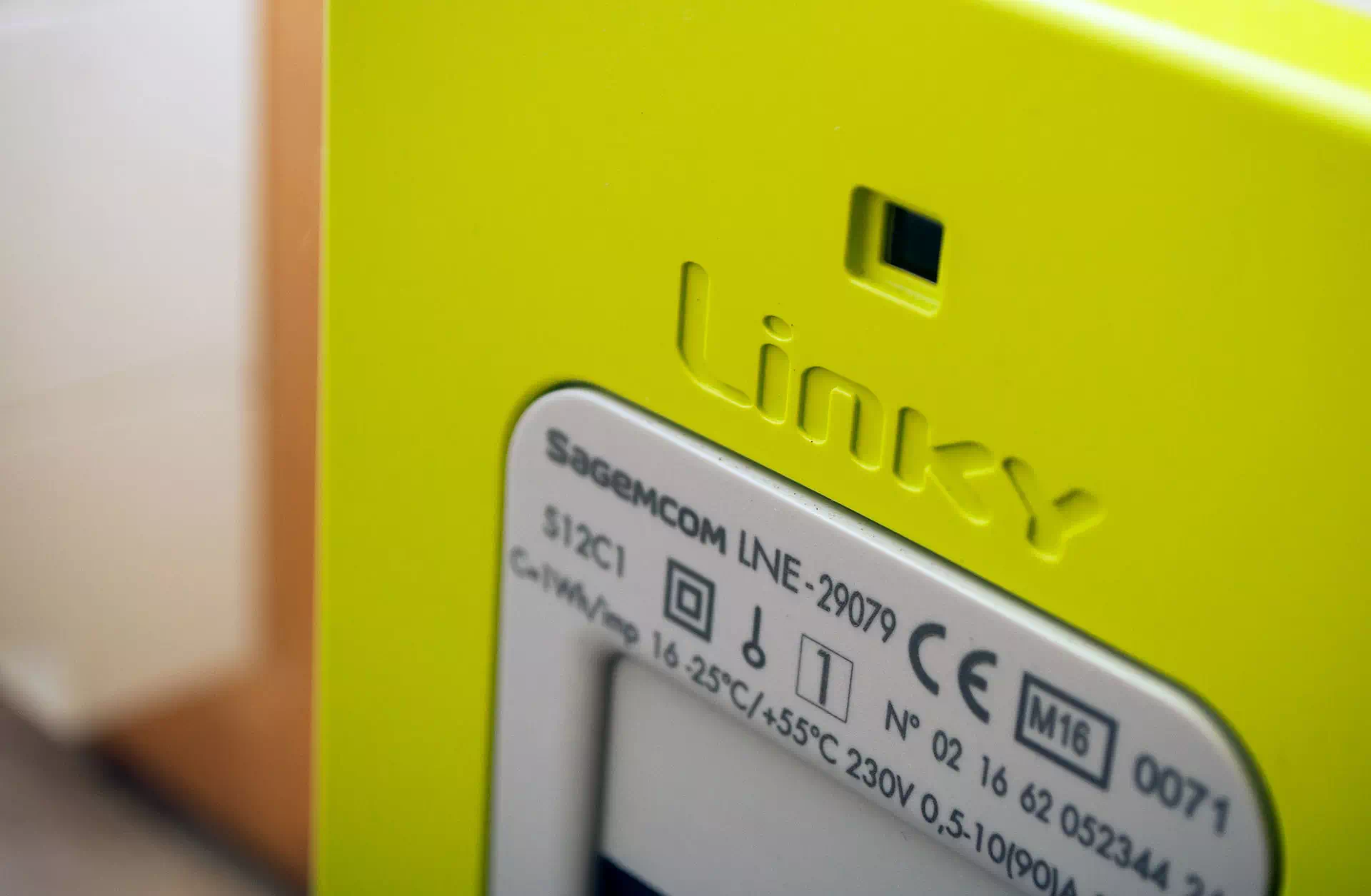 découvrez linky, le compteur intelligent qui révolutionne la gestion de votre consommation électrique. suivez vos habitudes de consommation en temps réel et profitez d'un suivi personnalisé pour maîtriser votre budget énergétique.
