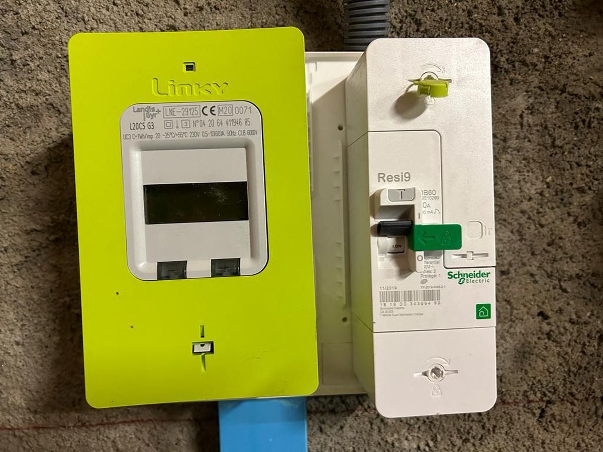découvrez linky, le compteur intelligent qui révolutionne votre quotidien ! suivez votre consommation d'électricité en temps réel, bénéficiez d'une gestion optimisée de votre énergie et participez à la transition énergétique. informez-vous sur les avantages et les fonctionnalités de linky pour une maison plus connectée et responsable.