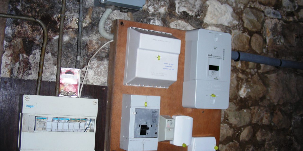 découvrez les raisons pour lesquelles linky pourrait être hors service et comment résoudre ces problèmes rapidement. informez-vous sur les solutions disponibles pour restaurer la connectivité de votre compteur intelligent.