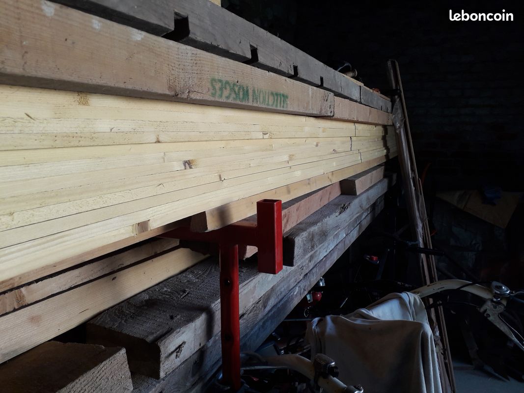 découvrez tout sur les liteaux de toiture : découvrez leur rôle essentiel dans l'installation et l'étanchéité de votre toit, ainsi que des conseils pour le choix et la pose de ces éléments clés pour votre maison.