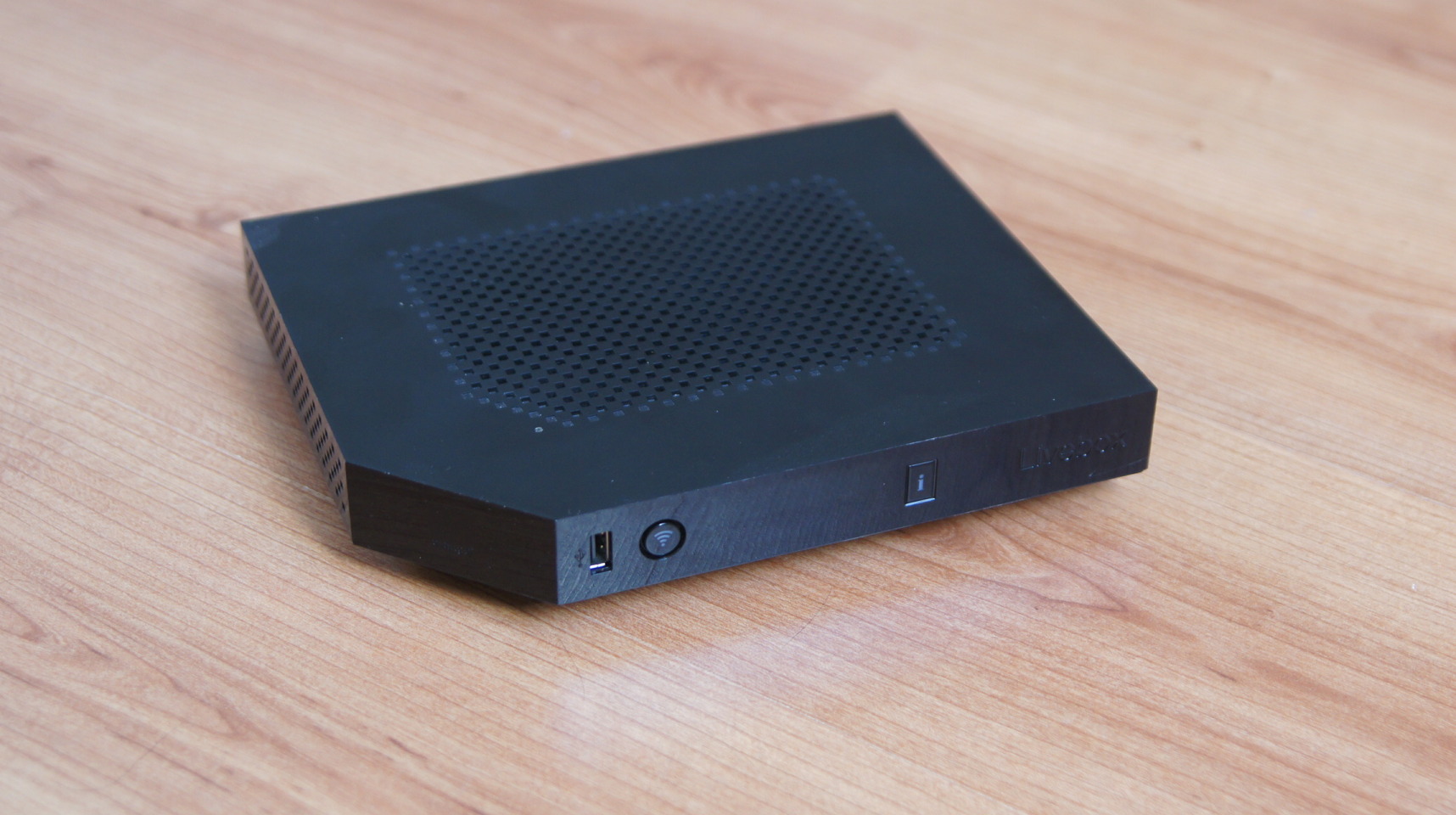 découvrez la livebox rouge, votre solution idéale pour une connexion internet rapide et fiable. profitez de performances optimales, d'un design élégant et d'une installation simplifiée pour une expérience de navigation sans pareille. découvrez toutes les fonctionnalités qui feront de votre connexion un véritable atout au quotidien.