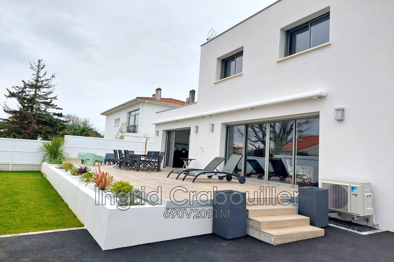 découvrez votre future maison à vendre à vaux-sur-mer ! située dans un cadre idyllique, cette propriété offre confort et modernité à proximité de la mer, idéale pour profiter de la douceur de vivre en charente-maritime.