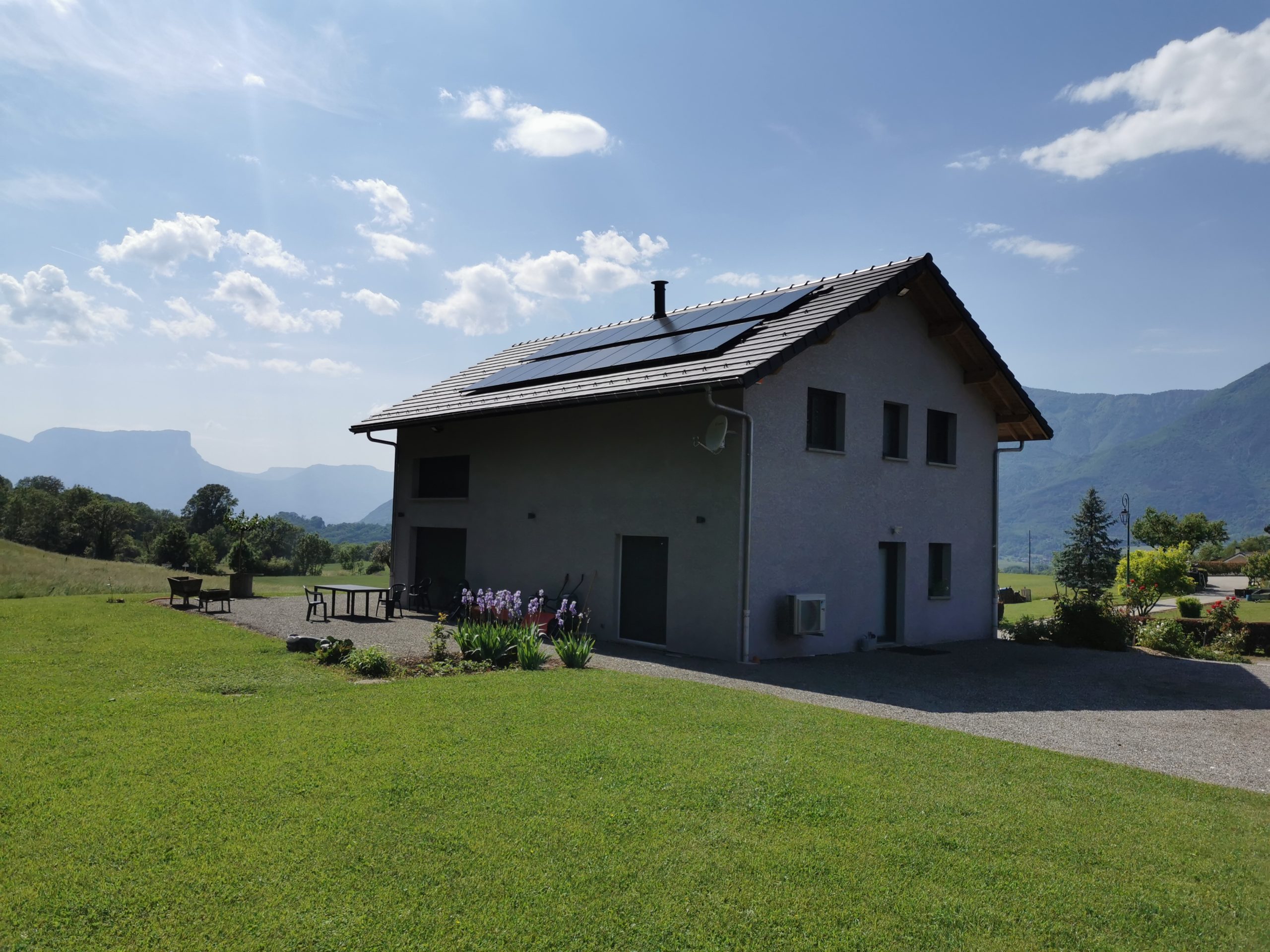 découvrez maison pv, votre expert en énergie solaire. transformez votre toit en source d'énergie renouvelable et réduisez votre facture d'électricité tout en contribuant à la protection de l'environnement. explorez nos solutions personnalisées dès aujourd'hui!