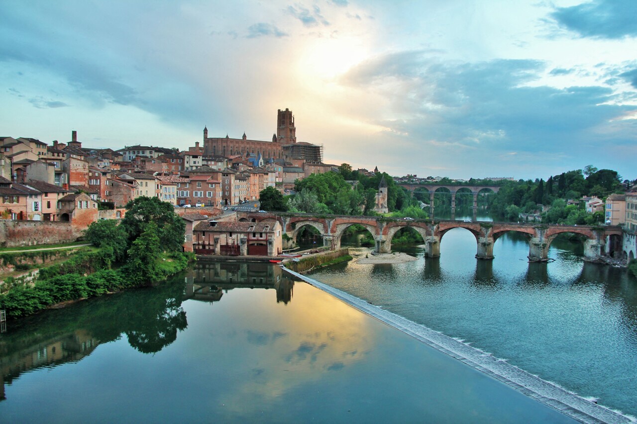 découvrez les prévisions météo à albi : températures, conditions climatiques et tendances pour les jours à venir. restez informé et planifiez vos activités en fonction de la météo d'albi!