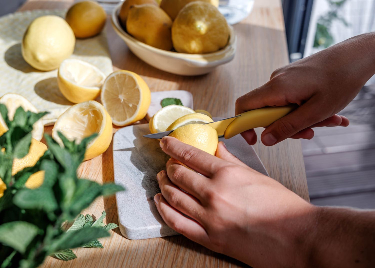 découvrez nos astuces et conseils pratiques pour nettoyer efficacement votre mini four. retrouvrez un appareil comme neuf grâce à des techniques simples et des ingrédients naturels. prolongez la durée de vie de votre mini four tout en assurant une cuisson saine!