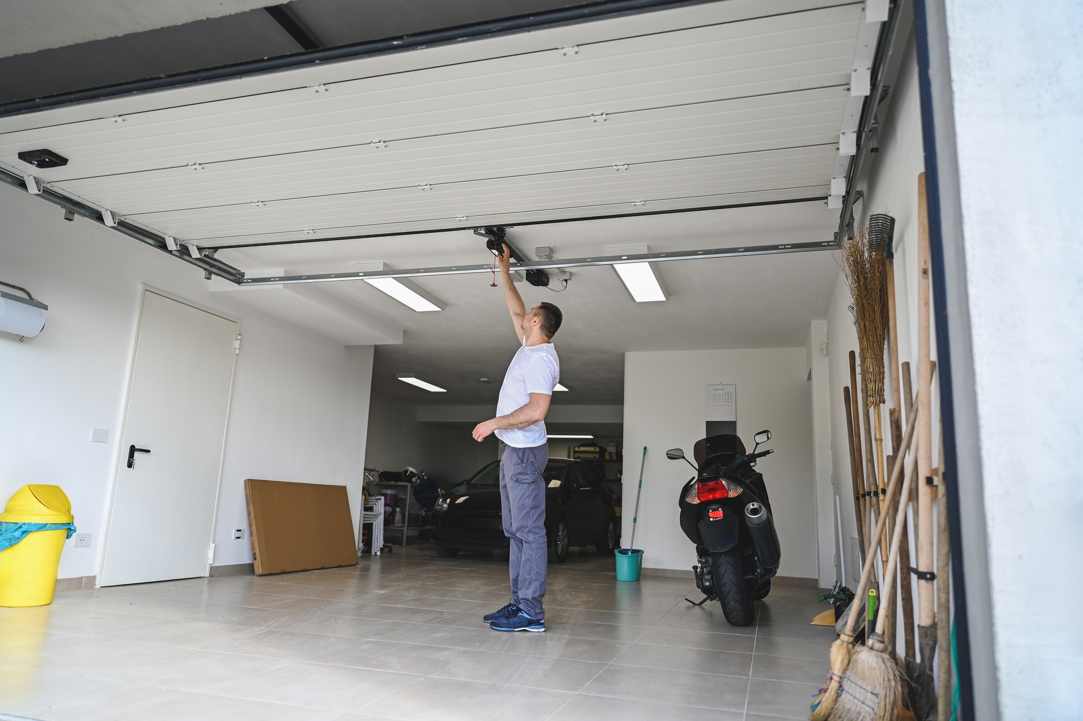 découvrez les normes essentielles pour la construction et l'aménagement de garages, garantissant sécurité, fonctionnalité et conformité aux réglementations en vigueur. informez-vous sur les dimensions, les matériaux et les équipements recommandés pour un garage idéal.