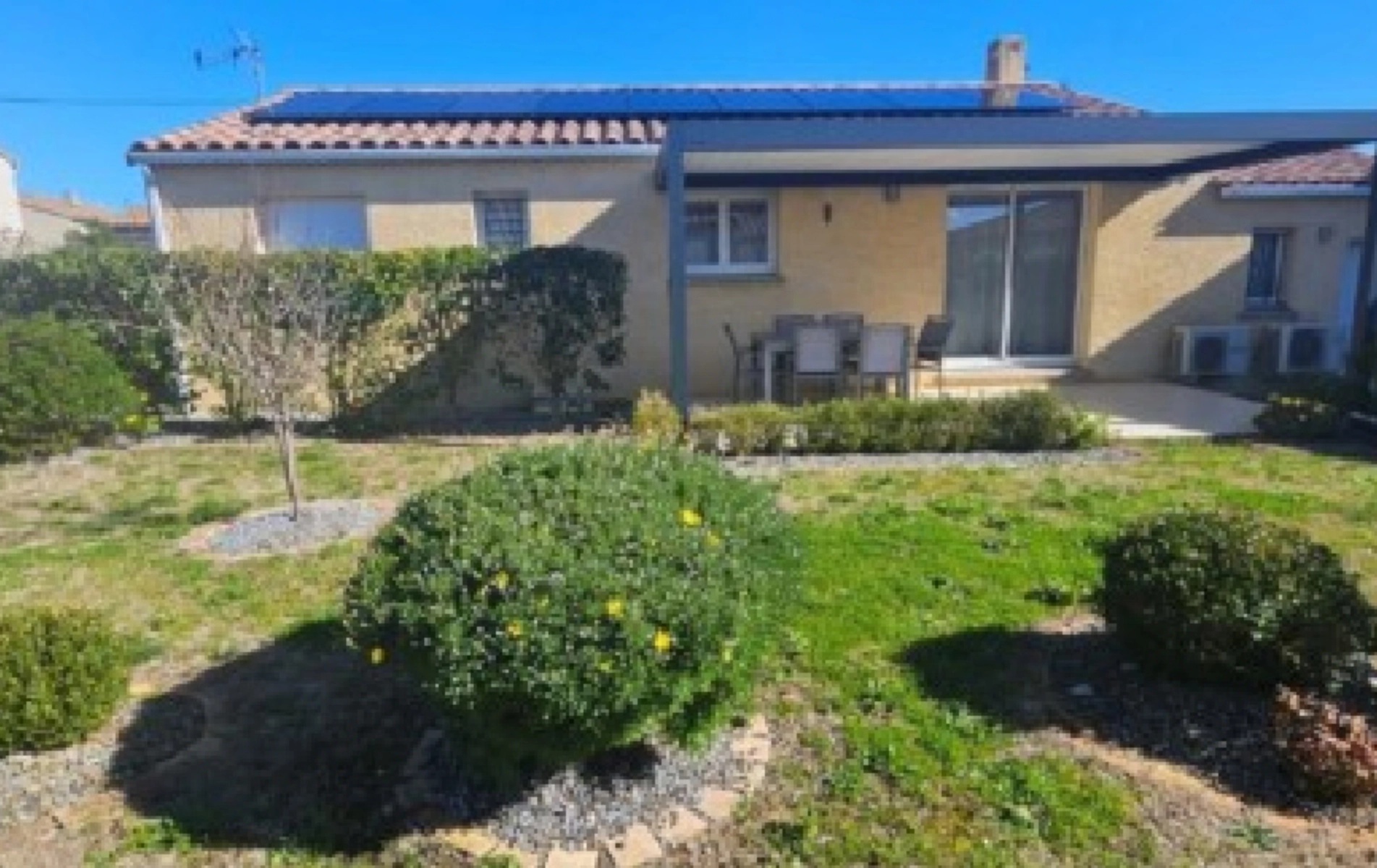 découvrez o2 toit à toulon, votre partenaire de confiance pour des solutions de toiture sur mesure. que ce soit pour la réparation, l'entretien ou la rénovation de votre toiture, notre équipe d'experts vous garantit un service de qualité avec des matériaux durables. contactez-nous dès aujourd'hui pour un devis gratuit.