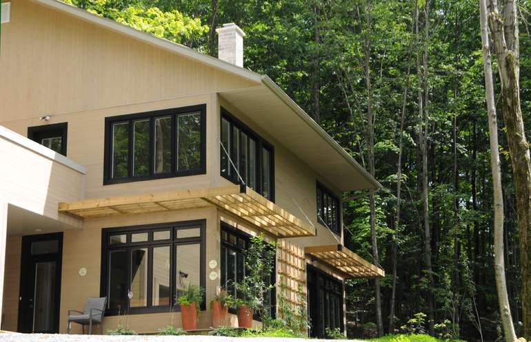 découvrez comment l'ombre de votre maison peut transformer votre espace extérieur en un havre de paix. apprenez des astuces pour optimiser l'ombre naturelle et créer des zones fraîches et accueillantes dans votre jardin.