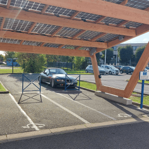 découvrez les avantages de l'ombrière solaire, une solution innovante pour produire de l'énergie renouvelable tout en protégeant votre véhicule des intempéries. écologique et pratique, elle optimise l'utilisation d'espaces publics et privés.