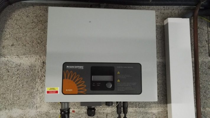 découvrez les onduleurs socomec, des solutions fiables et innovantes pour garantir la continuité de l'alimentation électrique. parfaits pour les entreprises et les applications industrielles, nos onduleurs offrent performance, efficacité énergétique et protection optimale pour vos équipements.