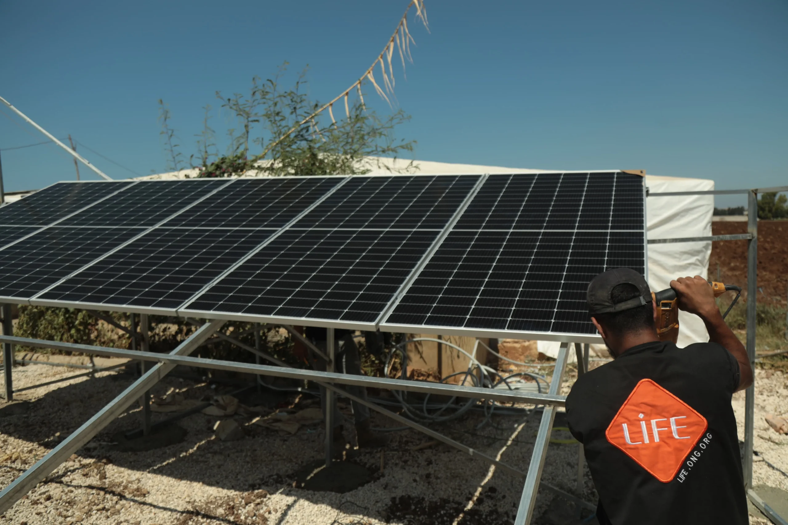 découvrez comment les ong s'engagent pour la promotion de l'énergie photovoltaïque. explorez les initiatives innovantes et les projets durables qui rendent l'énergie solaire accessible à tous, tout en protégeant l'environnement.
