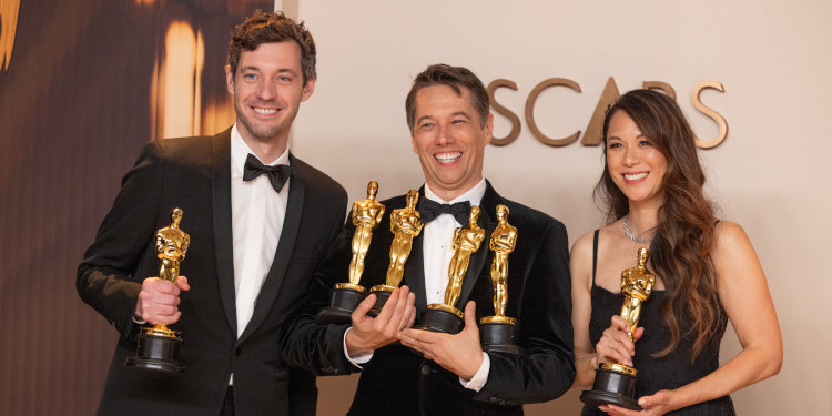 découvrez l'univers fascinant des oscars, la cérémonie prestigieuse qui récompense les meilleures productions cinématographiques. plongez dans l'histoire des statuettes dorées, des moments mémorables et des films qui ont marqué les esprits au fil des décennies.