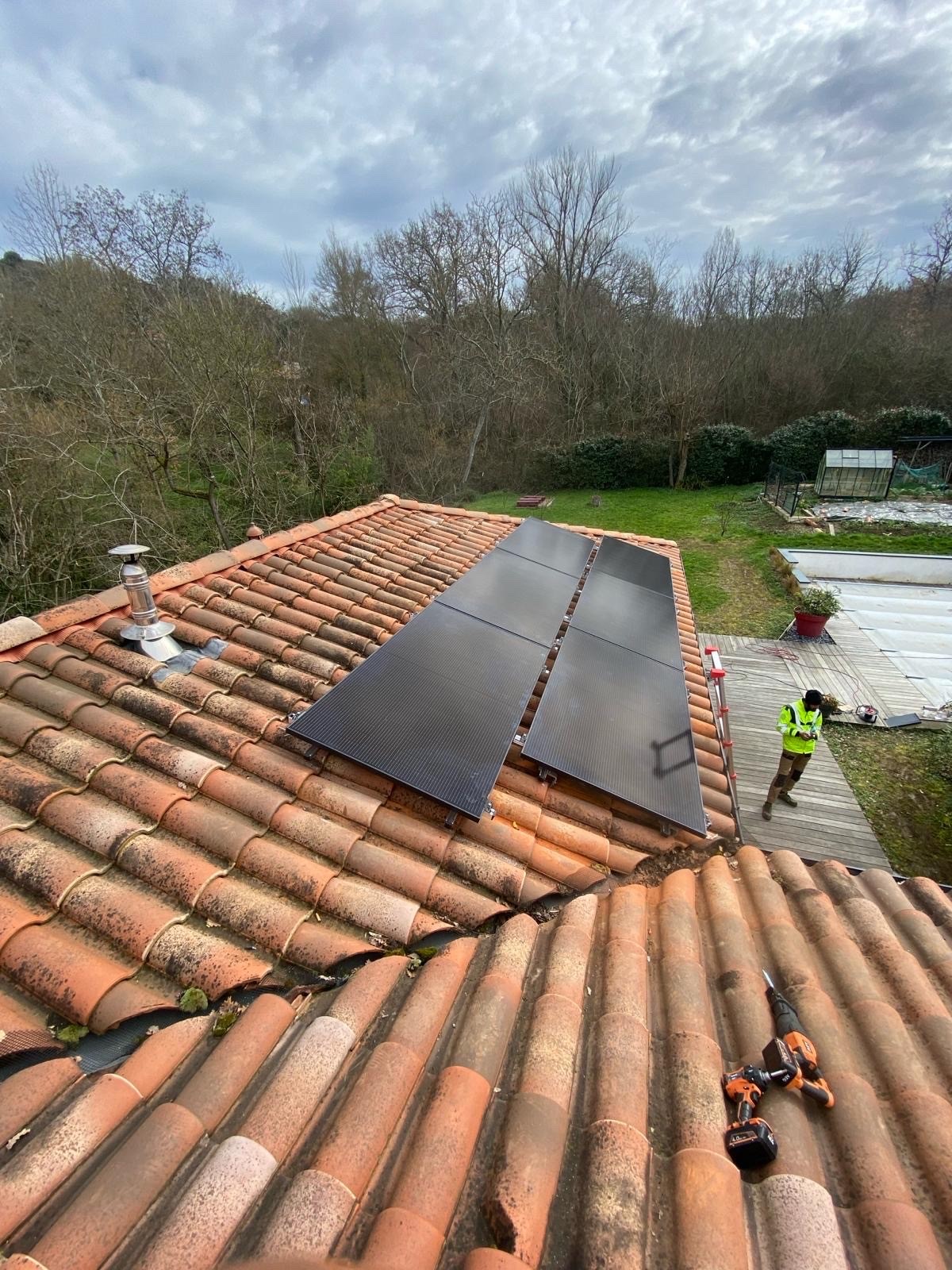 découvrez notre panneau solaire 3kwc, idéal pour optimiser votre production d'énergie renouvelable. profitez d'une solution durable et économique pour réduire vos factures d'électricité et contribuer à la protection de l'environnement. parfait pour les habitations et les petits commerces.