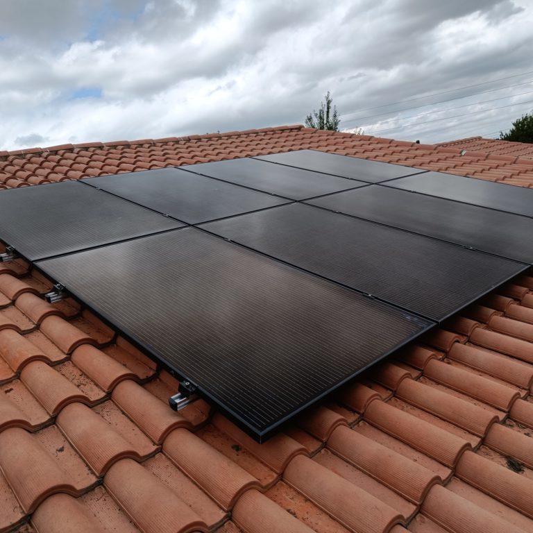 découvrez le panneau solaire 3 kwc, une solution écologique et économique pour produire votre propre électricité. idéal pour optimiser votre consommation énergétique et réduire vos factures tout en préservant l'environnement. explorez ses avantages, ses caractéristiques techniques et comment il peut transformer votre habitat en un espace plus durable.