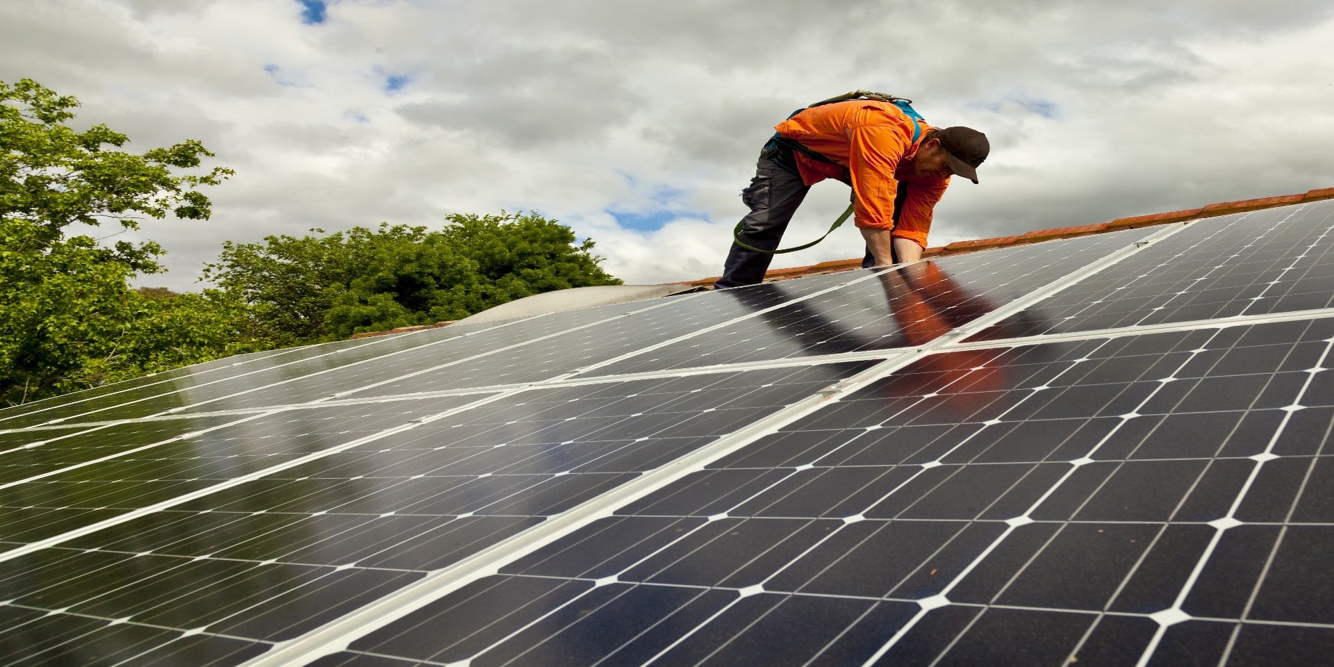 découvrez comment les panneaux solaires transforment l'énergie du soleil en électricité pour votre maison. apprenez les avantages, l'installation, et les économies d'énergie possibles grâce à cette source d'énergie renouvelable.