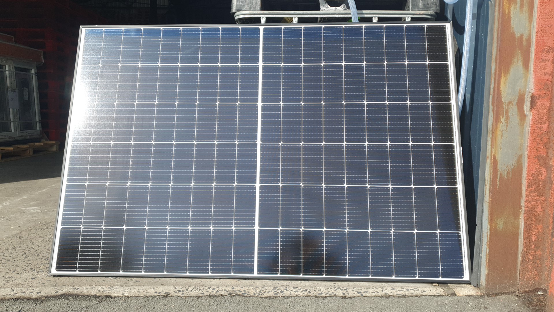 découvrez le panneau solaire 57, une solution innovante pour produire votre propre énergie renouvelable. profitez d'une technologie de pointe, d'une efficacité énergétique optimale et d'un design moderne pour réduire votre empreinte carbone tout en faisant des économies sur vos factures d'électricité.