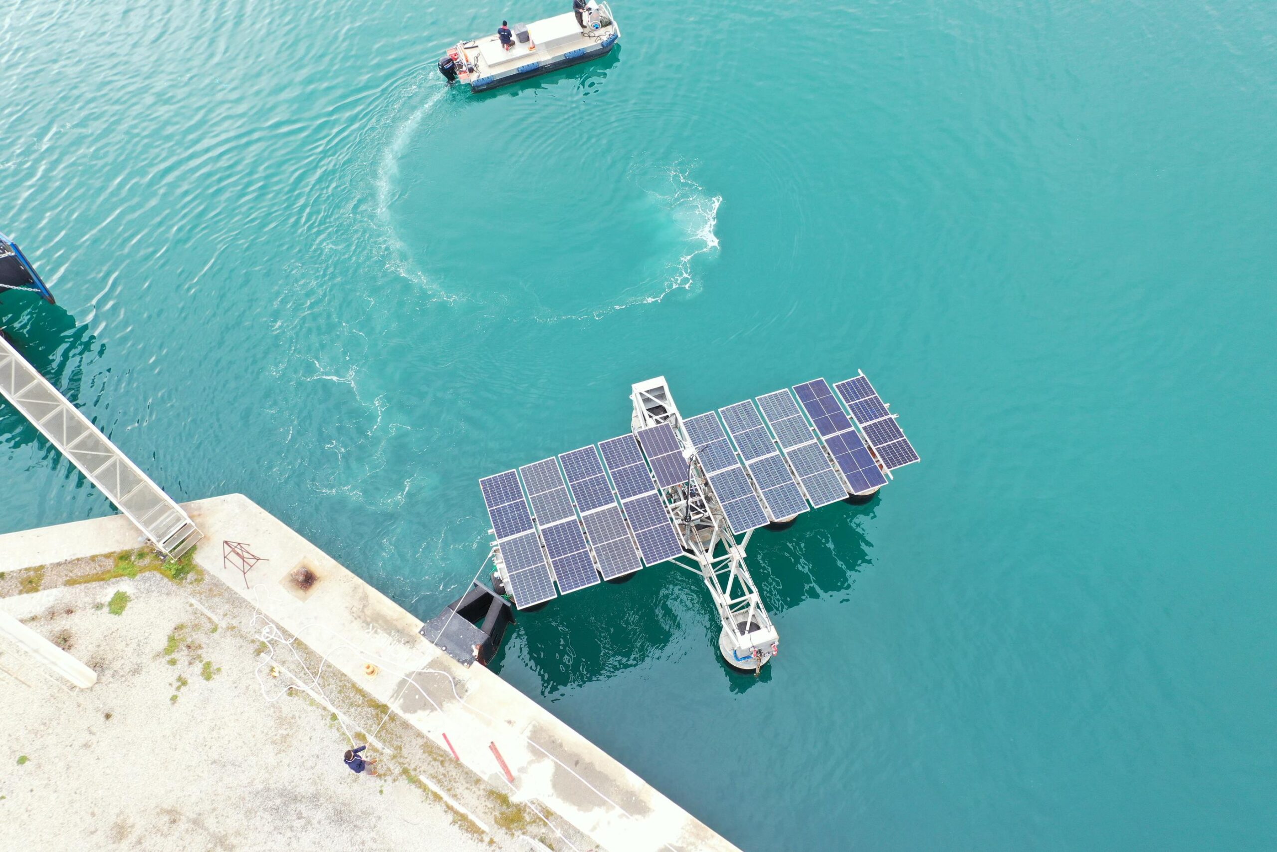 découvrez les panneaux solaires flottants, une solution innovante pour produire de l'énergie renouvelable tout en préservant les terres agricoles. explorez leurs avantages écologiques, économiques et leur installation facile sur les plans d'eau.