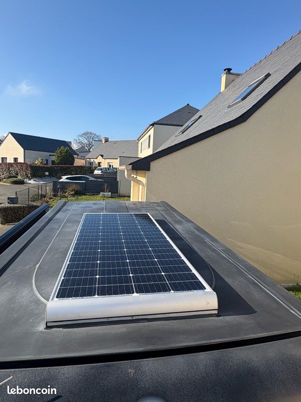 découvrez notre sélection de panneaux solaires pour fourgons, des solutions écologiques et efficaces pour alimenter vos appareils lors de vos voyages. profitez d'une énergie renouvelable, optimale et compacte, idéale pour vos aventures en van aménagé.