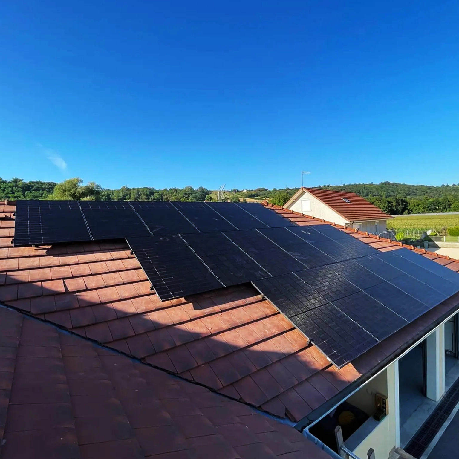 découvrez le panneau solaire lg neon 2, alliant performance et durabilité. profitez d'une efficacité énergétique optimale pour vos projets photovoltaïques, avec une conception innovante et une excellente résistance aux conditions climatiques. idéal pour les ménages et les entreprises souhaitant réduire leur empreinte carbone tout en réalisant des économies sur leur facture d'électricité.