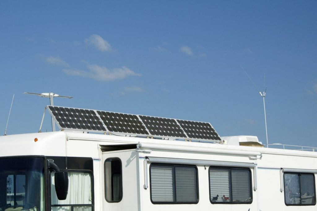 découvrez comment les panneaux solaires peuvent transformer votre mobil home en un espace de vie autonome et écologique. profitez d'une énergie renouvelable et d'économies sur vos factures tout en respectant l'environnement. informez-vous sur les avantages et l'installation des panneaux solaires pour un mode de vie durable en pleine nature.