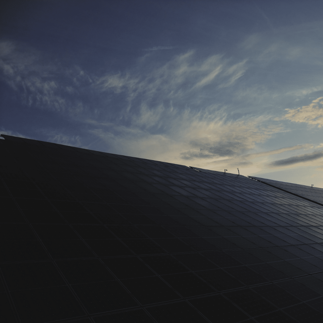 découvrez comment les panneaux solaires fonctionnent la nuit grâce à l'énergie stockée, optimisant ainsi votre consommation d'électricité. apprenez les astuces pour maximiser leur efficacité même lorsque le soleil ne brille pas.