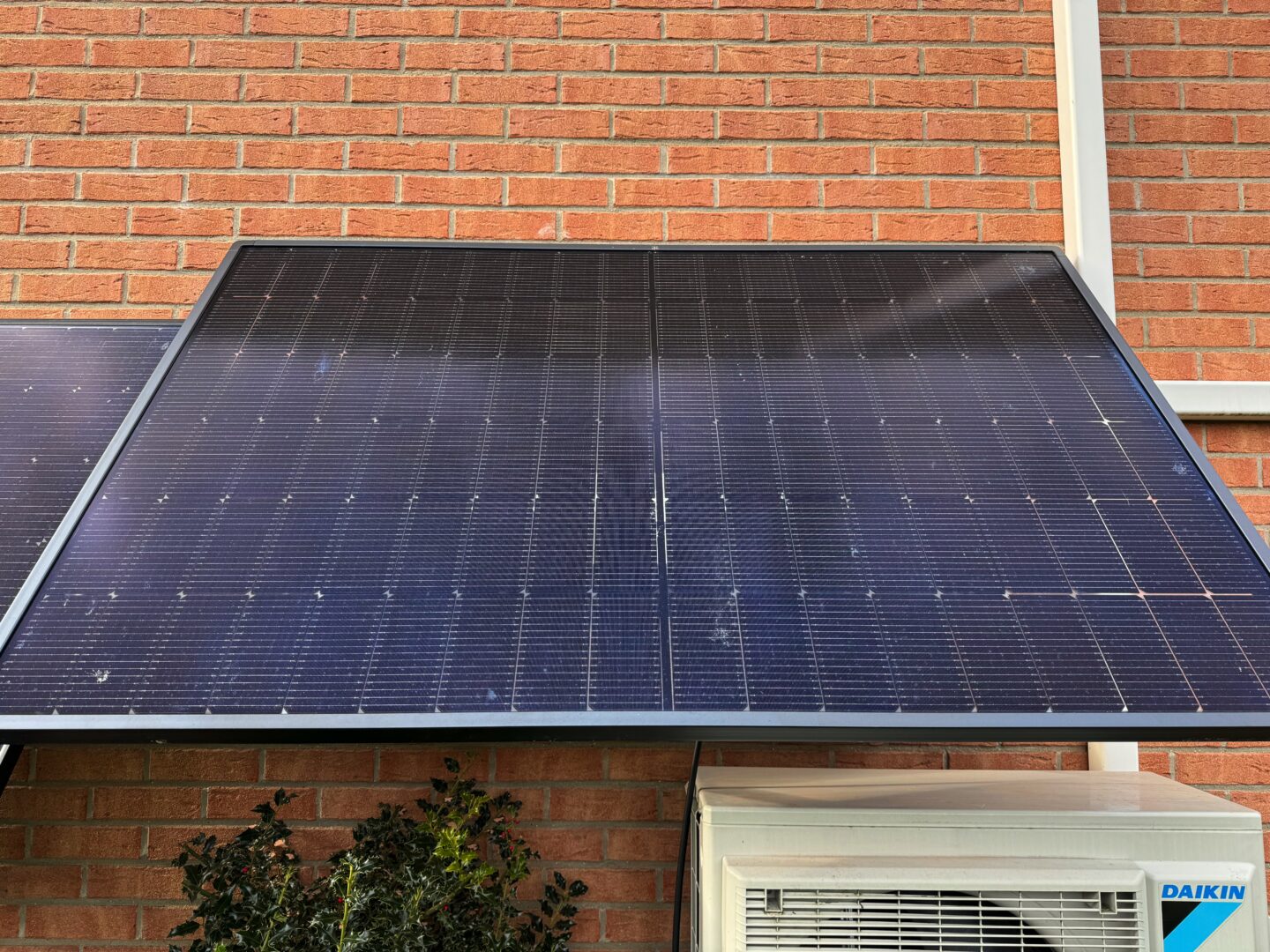 découvrez le panneau solaire play max de sunology, une solution innovante et performante pour profiter d'une énergie renouvelable optimale. conçu pour s'adapter à votre mode de vie, il maximise la production d'électricité tout en respectant l'environnement.