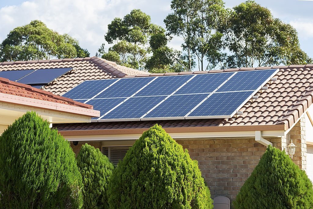 découvrez nos solutions de panneaux solaires avec prise 220v, idéales pour une utilisation pratique et efficace de l'énergie solaire. profitez d'une installation facile pour alimenter vos appareils en toute autonomie tout en contribuant à la protection de l'environnement.