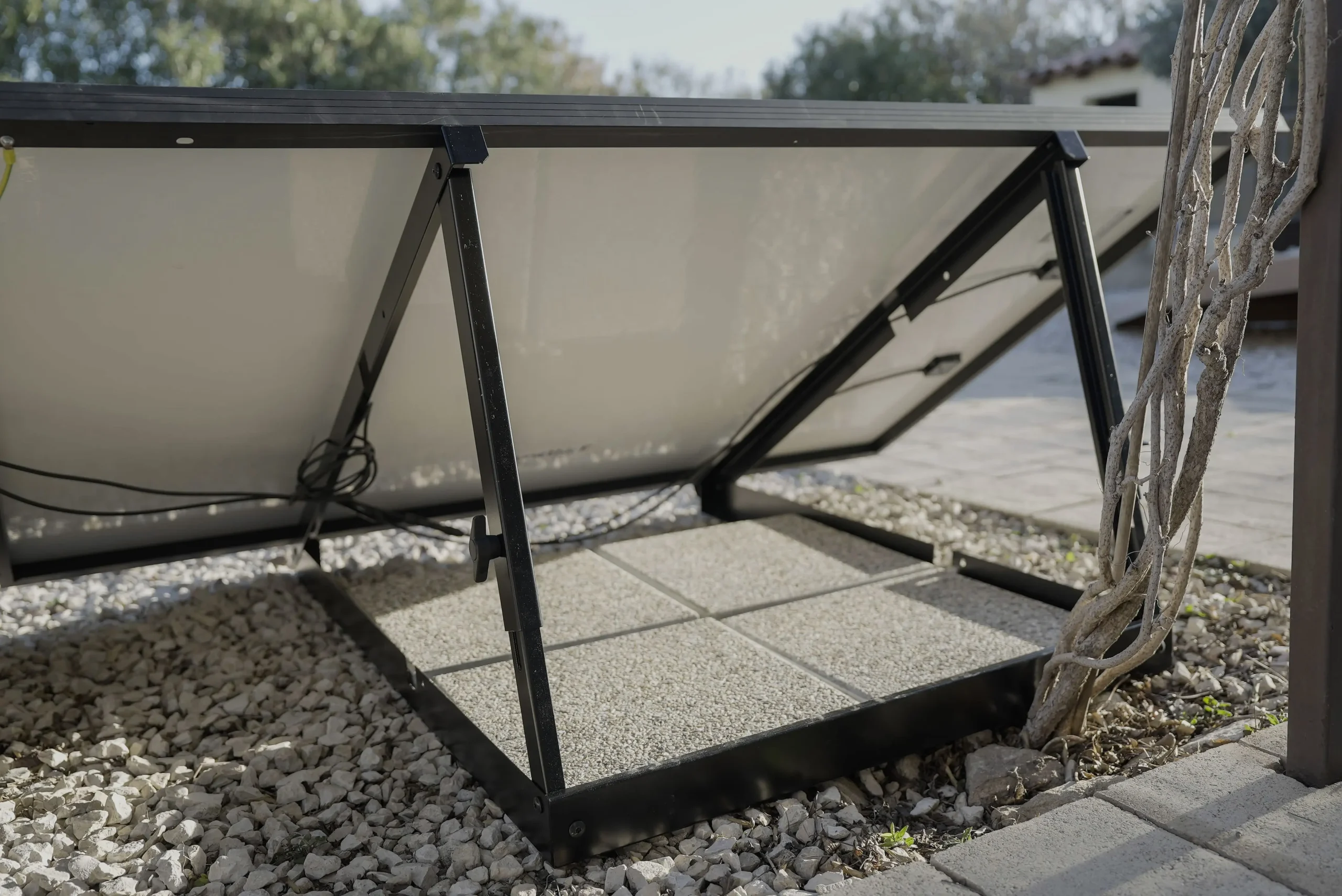 découvrez le panneau solaire sunethic, une solution écologique et performante pour produire votre propre électricité. conçu pour maximiser l'efficacité énergétique, il s'intègre facilement à votre habitat tout en vous permettant de réduire votre empreinte carbone. optez pour l'énergie renouvelable avec sunethic et faites un pas vers un avenir durable.