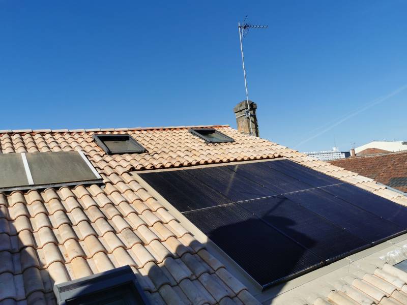découvrez comment les panneaux solaires velux transforment votre espace en énergie propre et durable. optimisez votre consommation d'énergie tout en ajoutant une touche moderne à votre maison avec ces solutions innovantes et esthétiques.