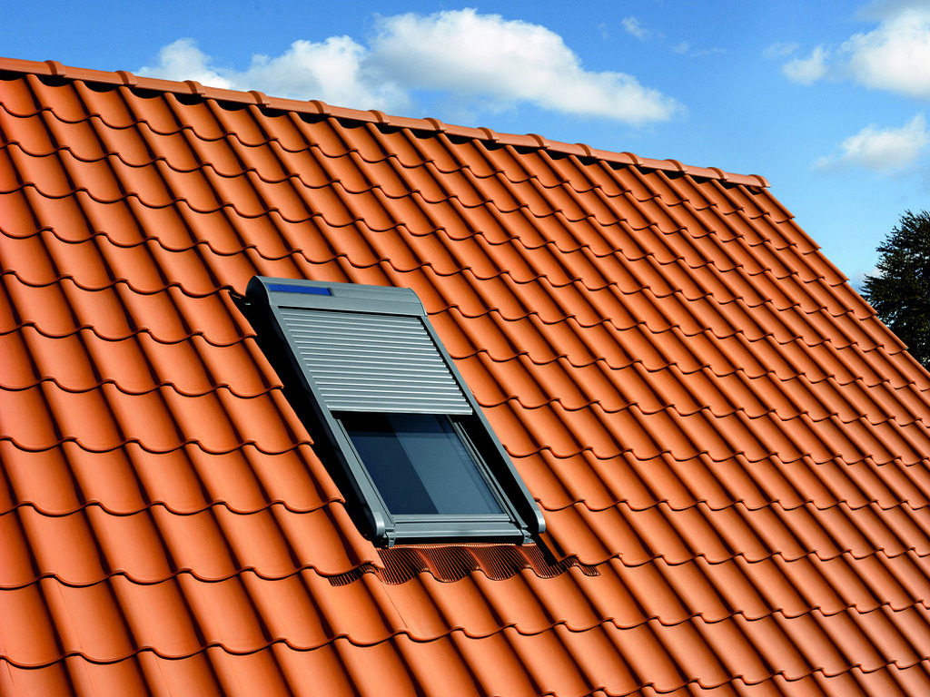 découvrez notre sélection de panneaux solaires velux, une solution innovante pour optimiser l'énergie de votre maison. profitez d'une lumière naturelle abondante tout en réduisant votre empreinte carbone. idéal pour les rénovations et les nouvelles constructions, transformez votre toit en une source d'énergie durable.