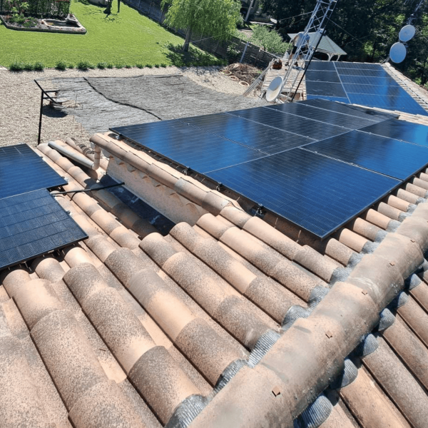 découvrez nos panneaux solaires 9 kw, une solution énergétique performante et durable pour vos besoins en électricité. idéaux pour les foyers, ces systèmes vous permettent de réduire vos factures et de contribuer à la protection de l'environnement.