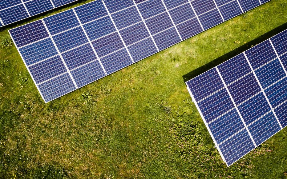 découvrez comment les panneaux photovoltaïques transforment la lumière du soleil en énergie renouvelable. economisez sur vos factures d'électricité et réduisez votre empreinte carbone grâce à cette solution durable et innovante.