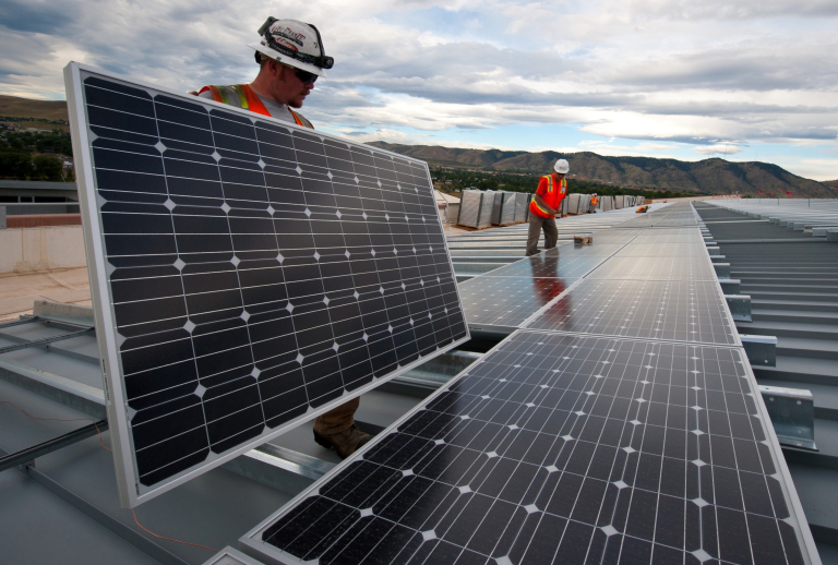 découvrez les avantages des panneaux solaires pour profiter d'une énergie renouvelable et réduire votre facture d'électricité. optez pour une solution écologique et économique qui valorise votre habitation tout en préservant notre planète.