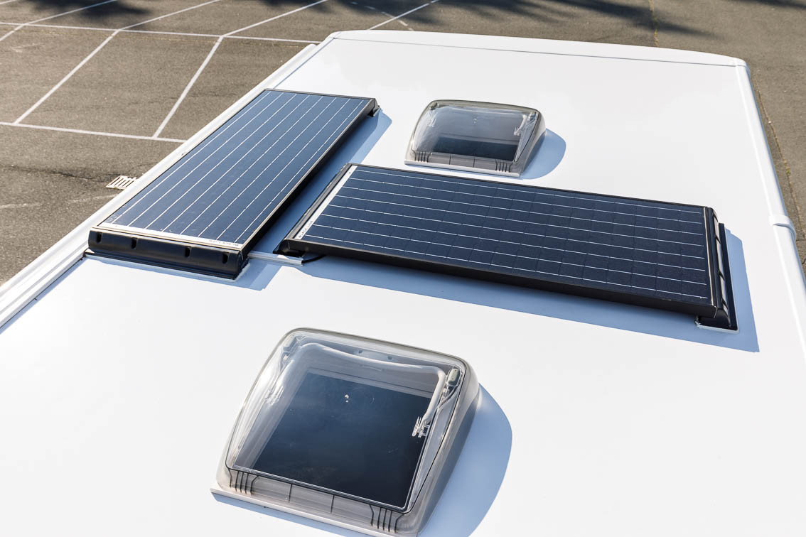 découvrez comment optimiser votre aventure en camping-car avec des panneaux solaires. profitez de l'énergie propre et renouvelable pour alimenter vos appareils, réduire votre impact environnemental et voyager en toute liberté. apprenez à choisir, installer et entretenir des panneaux solaires adaptés à vos besoins sur la route.