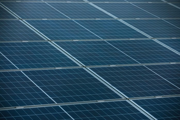 découvrez l'importance des panneaux solaires essentiels pour une énergie durable et respectueuse de l'environnement. apprenez comment ils peuvent réduire vos factures d'électricité et contribuer à un avenir plus vert.