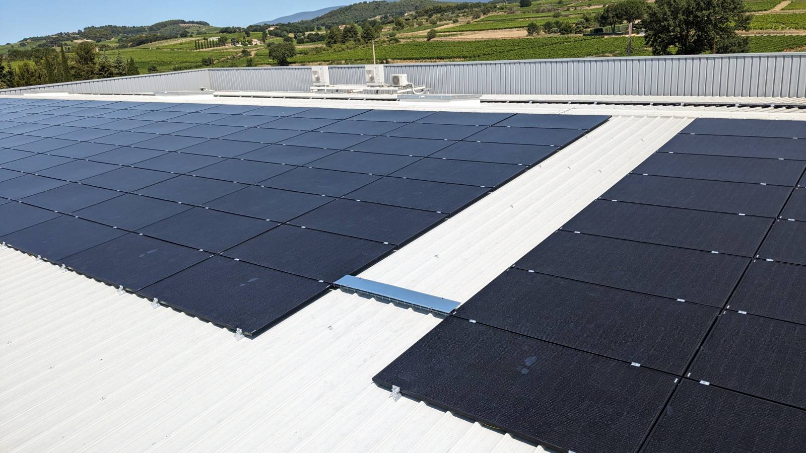 découvrez comment bénéficier de panneaux solaires gratuits et réduire vos factures d'énergie. profitez des aides et subventions pour rendre votre transition énergétique accessible et écologique dès aujourd'hui.